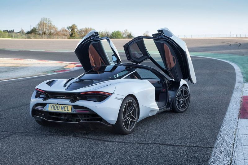 Die riesige Airbrake am Heck macht alle Schweller und Spoiler überflüssig. (McLaren)