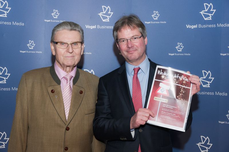 Vogel X-Mas Party 2012 im VCC in Würzburg    Dr. Kurt Eckernkamp (links), Verleger und Aufsichtsratsvorsitzender der Vogel Medien Gruppe und Stefan Rühling, Vorsitzender der Geschäftsführung Vogel Business Media.  Weitere exklusive Bilder zur Vogel Weihnachtsfeier finden Sie auf unserer Facebook-Fanpage. Jetzt reinschauen und Fan werden. Wir freuen uns über jeden Like. (Bild: Marcel Gollin/Vogel Business Media)