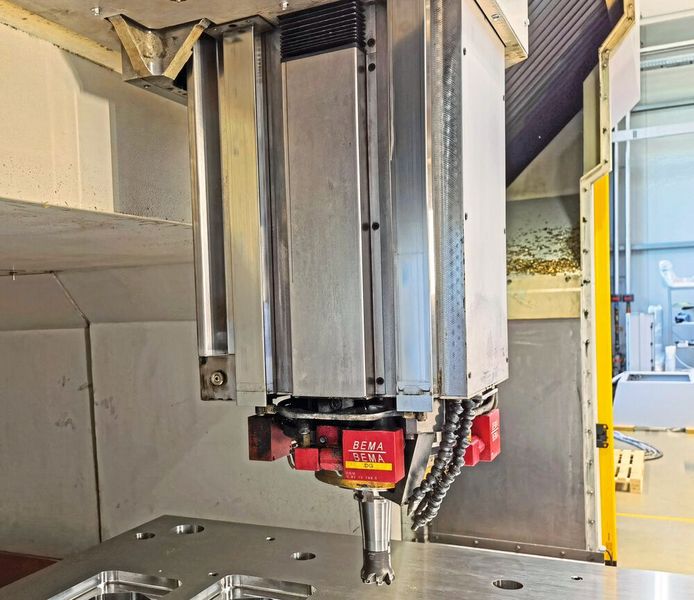 Das Quadroguide-Prinzip mit vier Führungsschienen an den vier Ecken verleiht der Z-Achse eine besonders hohe Steifigkeit. (Bild: Klaus Vollrath)