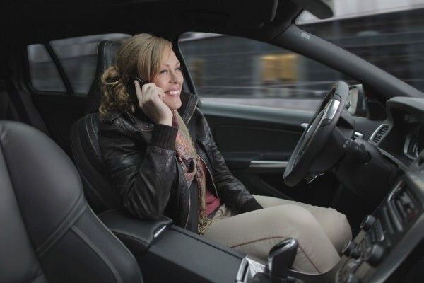 Autonomes Fahren wird die Einstellung zum Autofahren grundlegend ändern. So lassen sich in Zukunft Fahrten in einem Mix aus autonomem und aktivem Fahren gestalten, um die Zeit so besser nutzen zu können – etwa um über mobile Geräte wie Tablets und Smartphones zu kommunizieren oder einfach zu entspannen. Die Selbstfahrtechnik, die im Pilotprojekt eingesetzt wird, erlaubt es dem Fahrer, unter geeigneten Umständen das Fahren dem Auto zu überlassen. (Volvo)