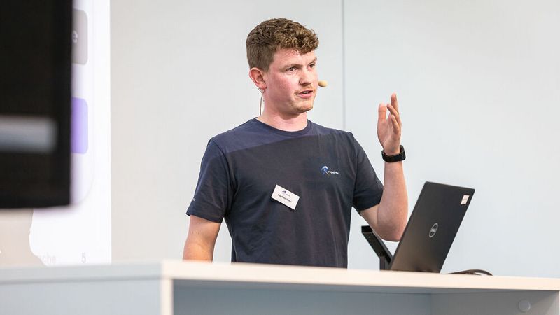 Wie ein Betrieb das eigene Software-Chaos in den Griff bekommt, zeigte Raphael Hake, Sales Manager bei Repair Fix GmbH, im Impuls-Café. (Bild: Stefan Bausewein)