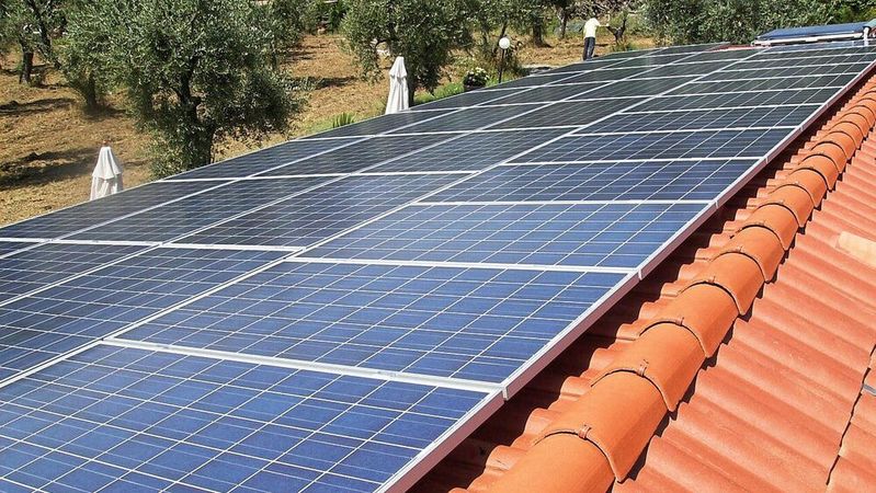 Der eigenverbrauchte Solarstrom in Deutschland betrug 2024 12,28 TWh. Basis der Auswertung sind die Daten des Marktstammdatenregisters sowie Daten der Übertragungsnetzbetreiber.(Bild:  frei lizenziert /  Pixabay)