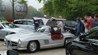 Bei den International Racedays in Steinfurt, einer Veranstaltung der Gesellschaft für automobiles Kulturgut, konnten mehrere Tausend Besucher die Faszination Automobil live erleben. (Senger)
