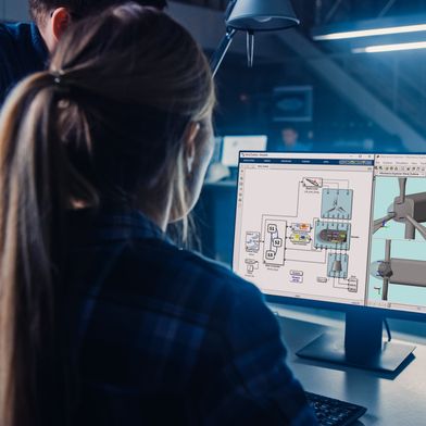 Neue Renesas Hardware Support Packages für Matlab und Simulink ermöglichen es Ingenieuren, Regelungsalgorithmen für Automobil- und Industrieanwendungen direkt auf Renesas RA- und RH850-Mikrocontrollern zu implementieren.  (Bild: MathWorks )