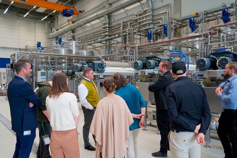 Führung durch das neue Flottweg Process Center (Bild: Flottweg)