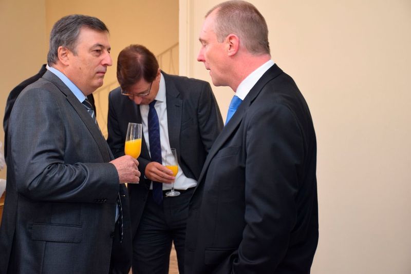 Austausch am Rande: HUK-Schadenchef Thomas Geck (l.) und ZKF-Präsident Peter Börner. (Wenz)