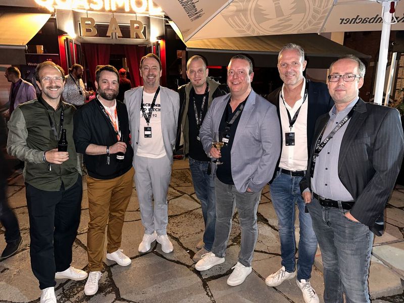 (v. l.) Marco Göring (ebay), Adrian Mierzwa (Steelseries), Tom Knicker (Wortmann), Felix Bechmann (Lable-the-cable), Ralf Schweitzer (GSD), Björn Siewert (S&K) und Manuel Holm (ebay). (Bild: Vogel IT-Medien GmbH)