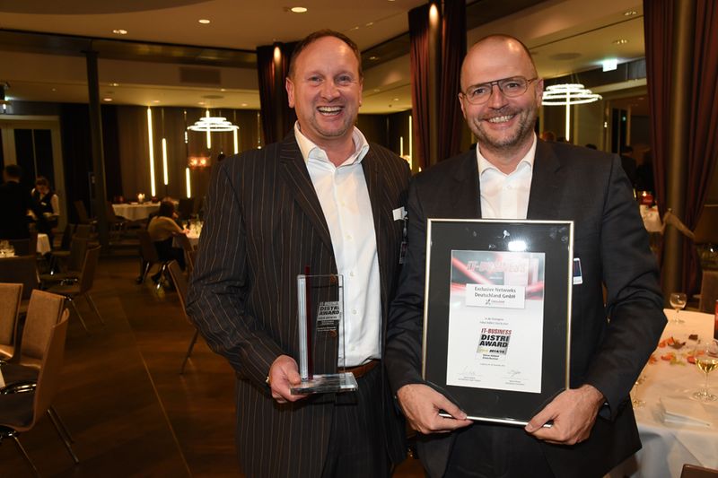Gewinner des Abends: Sales Director (l.) Steffen Brieger und Geschäftsführer Martin Twickler, Exclusive Networks (Bild: IT-BUSINESS / Hannes Magerstädt )