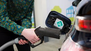 Mehrere Verbände fordern einen Mindestanteil für E-Fuels und Wasserstoff für alle Verkehrsbereiche. (Bild: James Cannon/Shell)