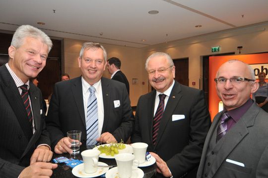 Von links: Thomas Willert (Vizepräsident LV Mecklenburg-Vorpommern),  Karl-Heinz Bley (Präsident LV Niedersachsen-Bremen), Jürgen Karpinski (Präsident LV Hessen) und Rainer Ott (Vorsitzender Bundesfachgruppe Freie Werkstätten). (Zietz)