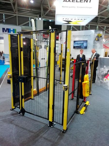 Auch wenn kollaborierende Roboter im Mittelpunkt der Automatica 2018 stehen: Trenn- und Schutzzäune sind noch lange nicht überflüssig. Im Gegenteil: Gegenüber konventionellen Robotern, die entsprechend abzusichern sind, ist Anzahl installierter Cobots noch vergleichsweise gering. (Reinhardt / Devicemed)