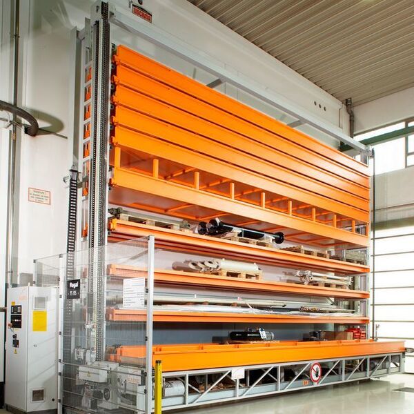 Kasto supplies the “Unitower“ tower storage system and other systems for the economic storage of bar stock and sheet metal. (Kasto)