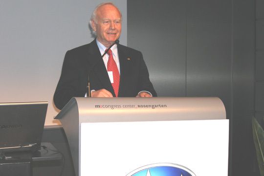 Danke auch vom ZDK: Die Grußadresse des Deutschen Kraftfahrzeug-Gewerbes überbrachte Manfred Steinbrecher aus Gießen, seines Zeichens Vorstandsmitglied des Kfz-Landesverbands Niedersachsen und Obermeister der Kfz-Innung Hildesheim-Nord. (Archiv: Vogel Business Media)