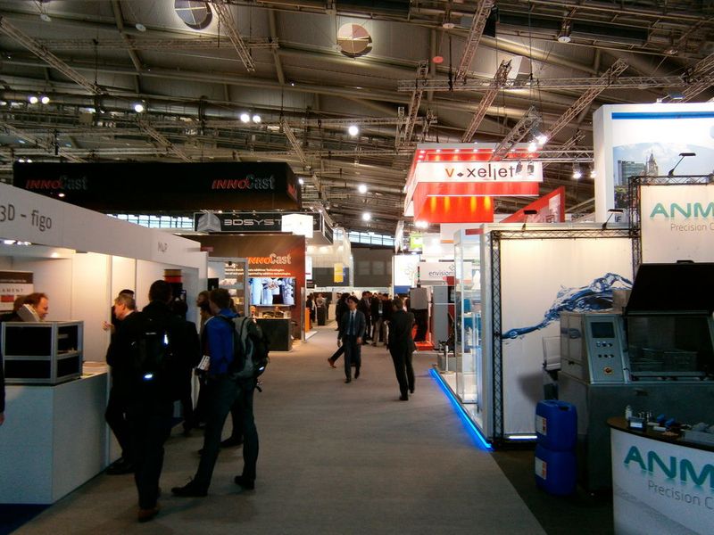 Impressionen von der formnext 2015 - powered by tct...bereits am ersten Tag bevölkerten ettliche Besucher die Halle 3.1 in Frankfurts Messeareal. (Bild: Königsreuther)