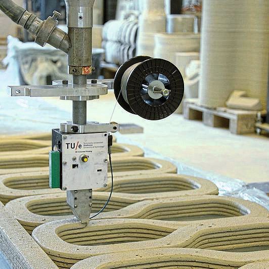 Jetzt, wo der Prototyp des neuen 3D-Beton-Druckers der TU/e fast fertig ist, ist es Zeit für den nächsten Schritt: die Zusammenarbeit mit der Bauindustrie. Auch in dieser Hinsicht will Van Beek mit seinem Know-how eine Rolle spielen.(Bild:  TU/e; Van Beek)