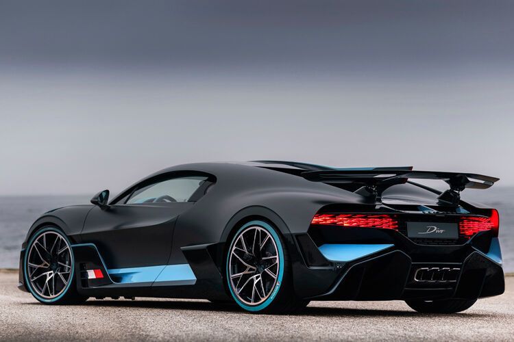 ...das angeblich teuerste Serienauto der Welt. Die Auflage ist auf 40 Stück begrenzt, zu je etwa fünf Millionen Euro. (Bugatti)