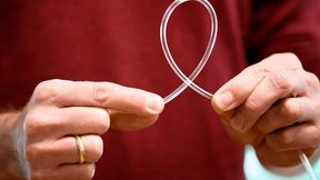 Polyurethane (PUR) is a versatile plastic that can be adjusted from hard to soft. It is essentially produced by reacting polyol with isocyanate. However, the latter is not non-toxic! That's why researchers in Potsdam, Germany have been looking for an alternative to isocyanate ... (Image:Fraunhofer IAP)