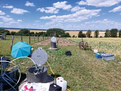 Grundwasserbeprobung im Hainich. Die von den Bremer Forschenden beprobten Grundwasserbrunnen wurden im Rahmen des Sonderforschungsbereichs (SFB) AquaDiva an der Friedrich-Schiller-Universität Jena errichtet.(Bild:  L. Zeller/Max-Planck-Institut für Marine Mikrobiologie)