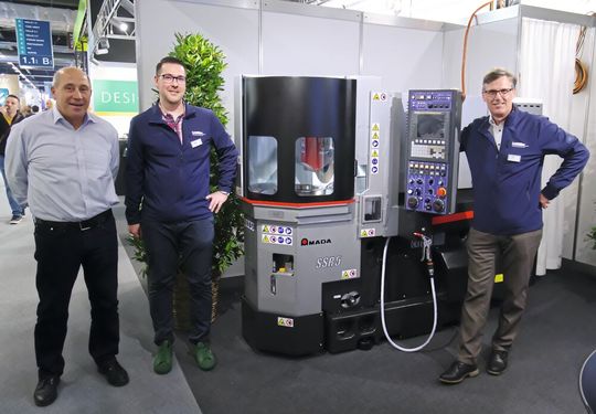 De g. à d. : Thomas Laschütza, export Manager Grinding Machines Amada, Emmanuel Fontana, responsable des ventes chez HP Müller pour la Suisse romande et Jörg Zubler, directeur de HP Müller Werkzeugmaschinen AG. (Source :  MSM)