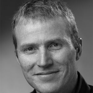 Dr. Ralph Krupke vom Institut für Nanotechnology des Forschungszentrums Karlsruhe: „Metallische Nanoröhren werden beispielsweise als Ersatz für Indium-Zinnoxid (ITO), einem transparenten, leitenden Material in Solarzellen und Flachbildschirmen, untersucht. Halbleitende Nanoröhren könnten sich für Transistor- und Sensoranwendungen eignen.“