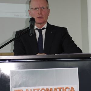 „Für 2012 rechnen wir mit einem soliden Wachstum von 4 %”, erklärt Dr. Michael Wenzel, Vorsitzender des Vorstands von VDMA Robotik + Automation.