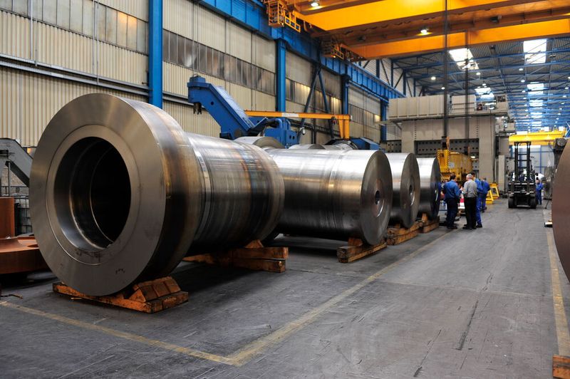 Die in der großmechanischen Bearbeitung bei Siempelkamp fertiggestellten Zylinder mit einer Presskraft von 6250 t … (Bild: Siempelkamp)