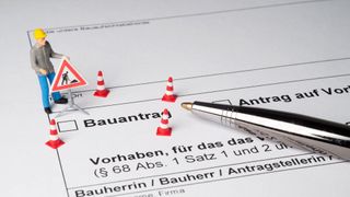 Der Bauantrag ist der Antrag auf eine Baugenehmigung. Einzelheiten hierfür regeln die Bauordnung und die Bauvorlagenverordnung  (©nmann77 – stock.adobe.com)