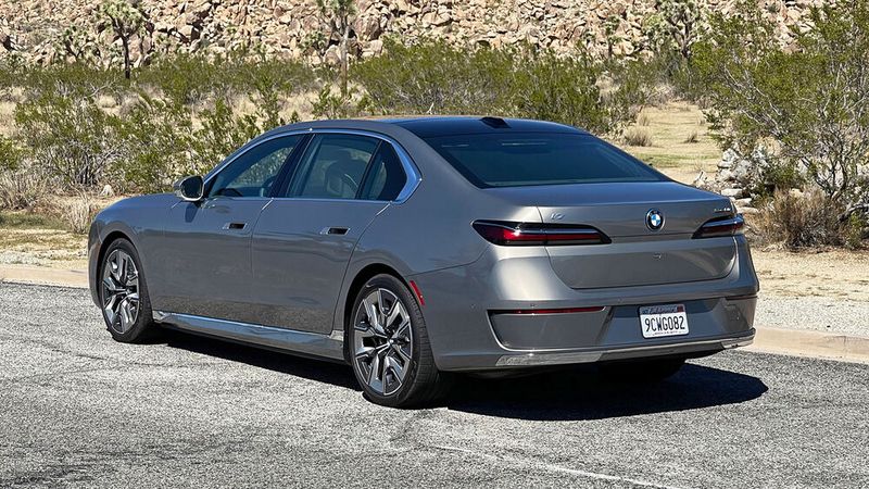 Die Form des i7 ist modern, die Proportionen gehorchen jedoch eher dem Raumangebot als der Ästhetik. (Bild: Autoren-Union Mobilität / Knödler)