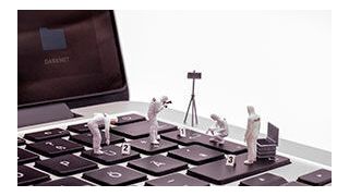 Die Mehrheit der Onliner ist dafür, dass der Staat mehr Geld in spezielle Polizeieinheiten investieren sollte, die gezielt gegen Internetkriminalität vorgehen (Peter Maszlen – stock.adobe.com)