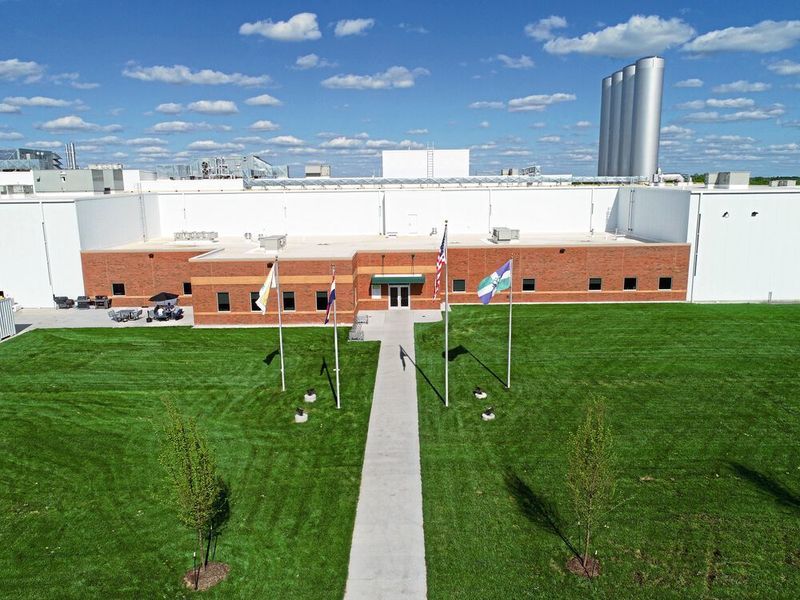 Die Molkerei Aurora Organic Dairy erweitert ihr Angebot an UHT-Biomilch um PET-Flaschen. Diese werden im zweiten Milchbetrieb, einem Greenfield-Projekt in Columbia (Missouri), abgefüllt. (Siedel)