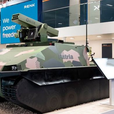 Heute geht die Pariser Rüstungsmesse Eurosatory zu Ende. Ein Thema des Events waren auch autonome Kampfsysteme, wie sie etwa Renk mit Patria aus Finnland (Bild) entwickelt. KI-gestützte Waffensysteme seien demnach nötig, aber nicht unumstritten ... (Bild: Patria)