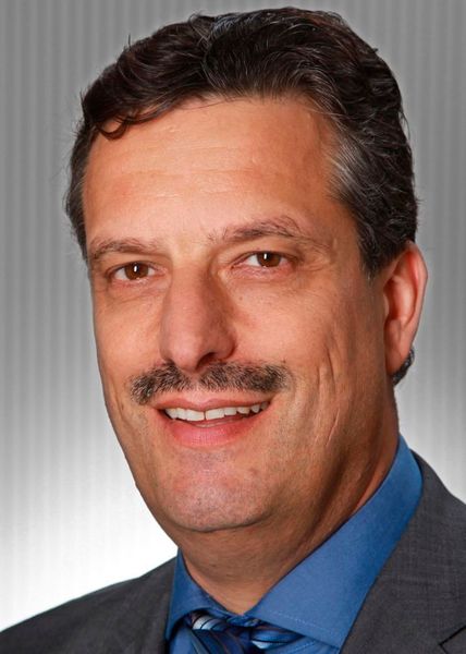 Wolfgang Kienle, Produktmanager bei Zeller+Gmelin:  „Unsere Multipress-Schmierstoffe sind exakt auf das Rundkneten abgestimmt und für eine enorme Brandbreite an Werkstoffen erhältlich.“ (Zeller+Gmelin)