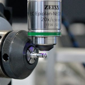 Messsystem mit einer speziellen Aktorik: Je nach Einsatz der Messtaster kann entweder ein Kugelschnitt oder auch nahezu die gesamte Kugel erfasst werden.