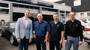Eingespielte Partnerschaft: v.l. Timo Vössing (LUEG), Rudolf Klinger (KR), Tobias Olbrich (KR), Manuel Golletz (LUEG). (Bild:  LUEG AG & Co. KG)