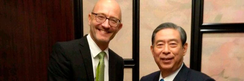 Samuli Síren (Redstone) und Yoshitaka Kitao (SBI)(Bild:  Redstone)