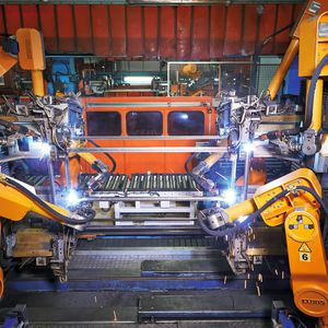 Die verkettete Anlage besteht aus insgesamt 15 Robotern und ist von grosser Bedeutung für die gesamte Fertigung.