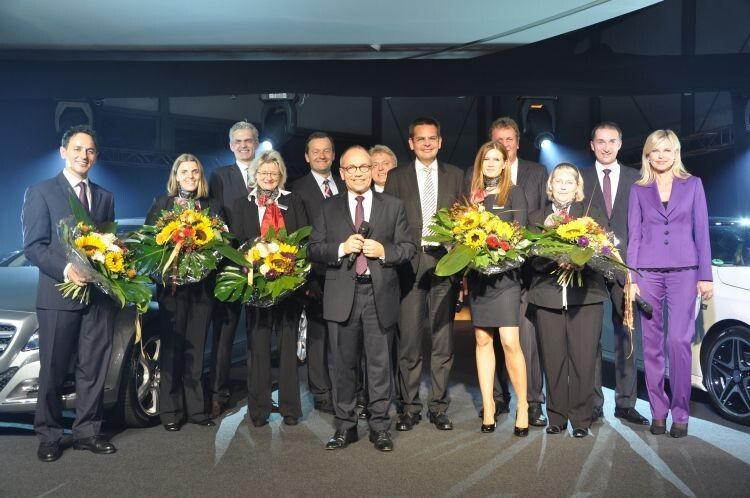 Stellvertretend für die Geschäftsbereiche holte er die Spartenleiter auf die Bühne. (Foto: Richter)