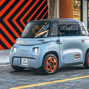 Das Auto sieht von vorne und hinten relativ gleich aus und erinnert wie schon die Studie ein wenig an ein Lego-Auto.(Bild:  maison-vignaux @ Continental Productions)