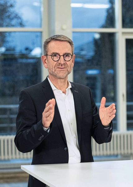 Dr. Bross, Geschäftsführender Direktor der KSB Management SE, ist zuständig für Produktion, Technologie und digitale Transformation. Der promovierte Maschinenbauingenieur ist bereits seit 1993 für KSB tätig, wo er zunächst Forschungsaufgaben wahrnahm und sich später Konstruktion, Entwicklung und Produktmanagement widmete. Mehrere Jahre lang leitete er als Geschäftsführer die KSB Service GmbH sowie den Konzernbereich Service.  (Bild: KSB SE & Co. KGaA)