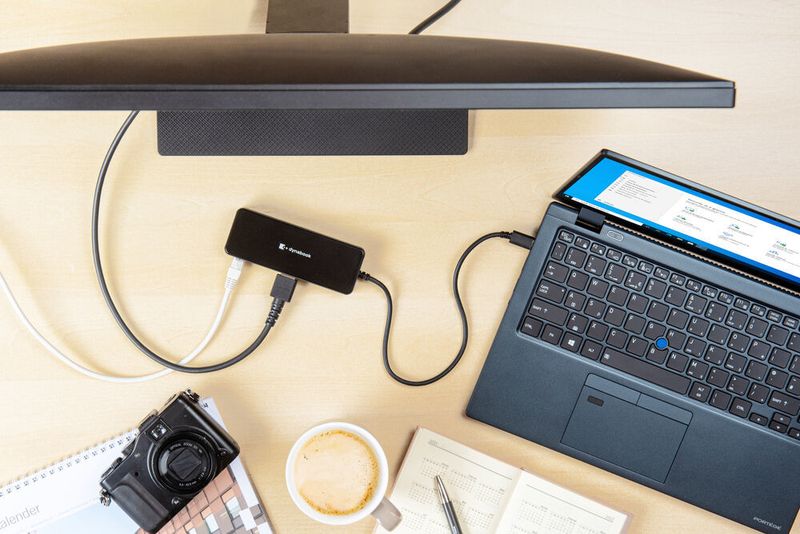 Der USB-C-Reiseadapter für 89 Euro (UVP) bietet vier Schnittstellen: HDMI, VGA, USB-A und Gigabit-LAN.    (Dynabook)