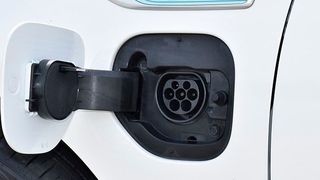 Der Kia Optima Sportswagon Plug-in-Hybrid lässt sich mit maximal 11,3 kWh laden. (Jan Rosenow)