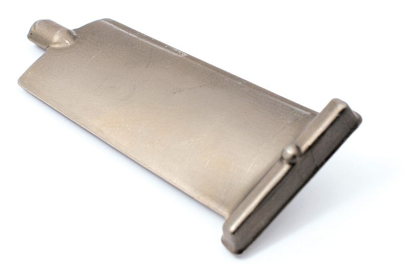 Bild 2: Eine aus Titan hergestellte Verdichterschaufel. (Bild: Schuler)