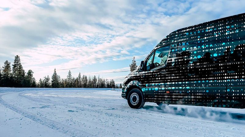Auch der E-Sprinter von Mercedes hat im Frühjahr dieses Jahres den Kältetest bestanden.(Bild:  Mercedes-Benz)