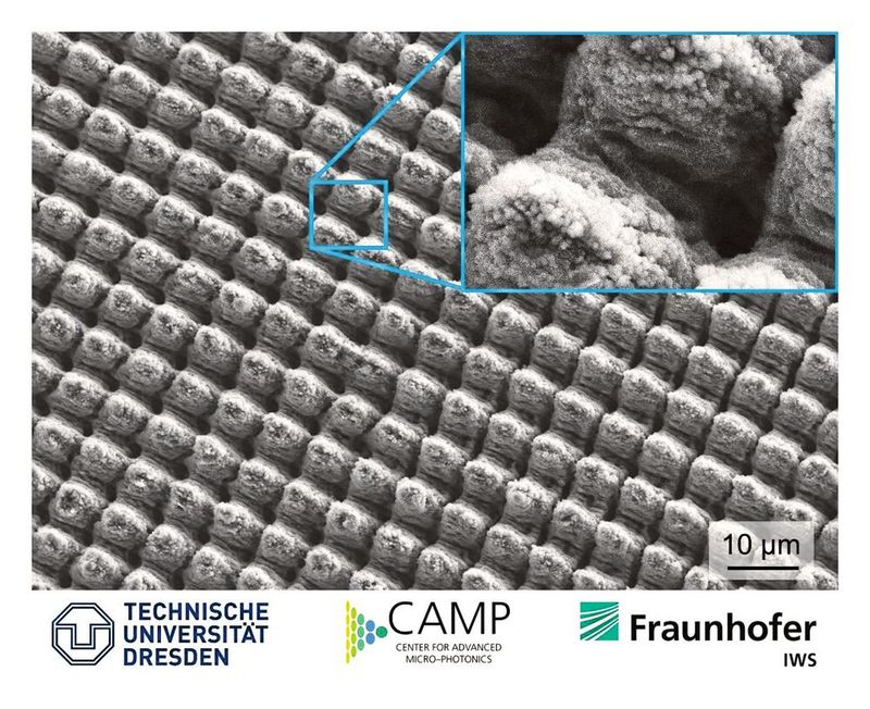 Mithilfe von Laserstrahlen strukturierten Forscher eine Aluminiumoberfläche mit mikroskopisch kleinen Noppen.