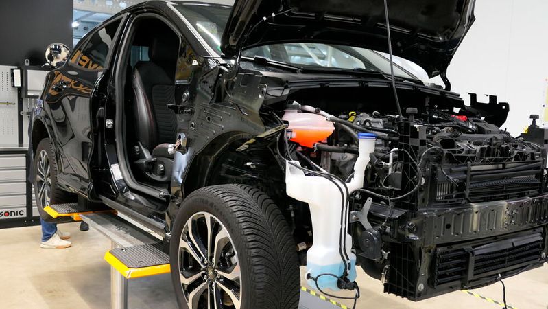 Die Reparatur mit gebrauchten Ersatzteilen ist auch eine Zeitfrage, insbesondere, wenn mit Neuteilen kalkuliert wurde.(Bild:  Wenz - VCG)